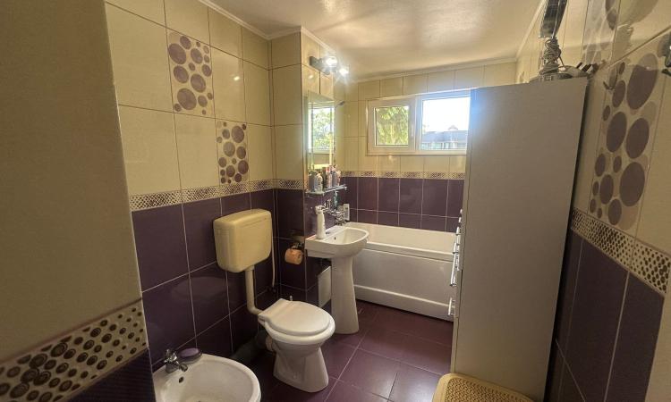 Apartament 4 camere,Vasile Alecsandri, zona Shopping Park, parter înalt