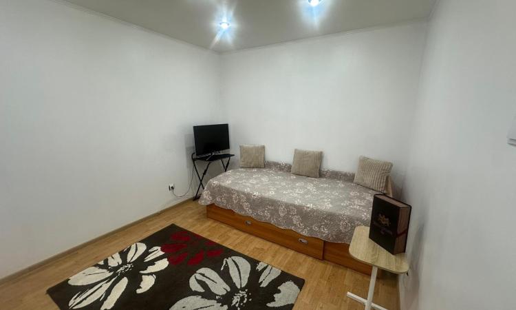 Apartament 4 camere,Vasile Alecsandri, zona Shopping Park, parter înalt