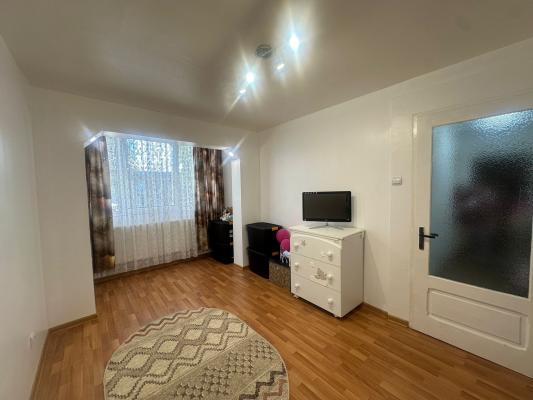 Apartament 4 camere,Vasile Alecsandri, zona Shopping Park, parter înalt