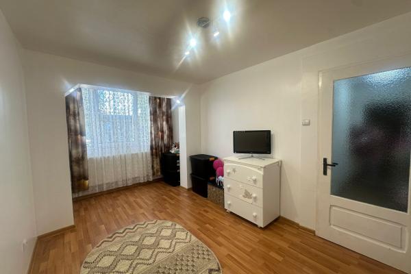 Apartament 4 camere,Vasile Alecsandri, zona Shopping Park, parter înalt