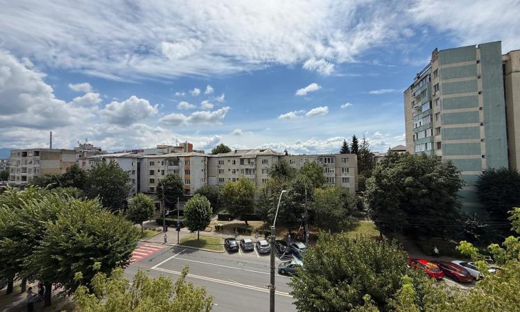 Apartament 2 camere , ultracentral , zona Bizo