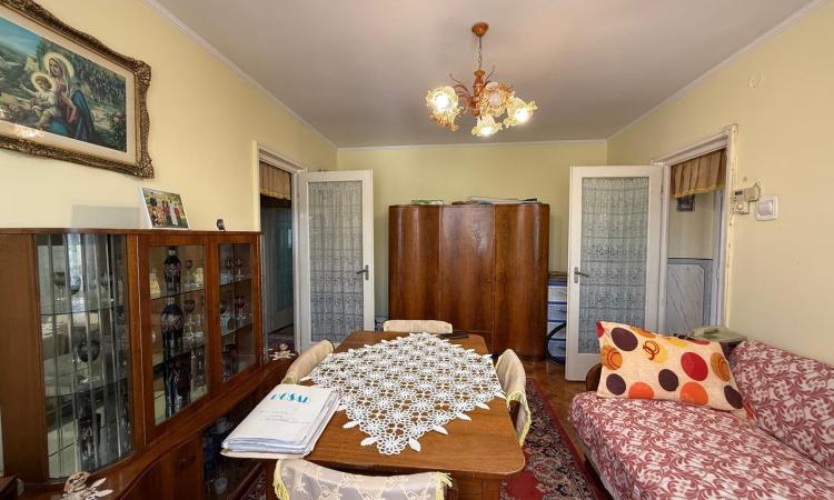 Apartament 2 camere , ultracentral , zona Bizo