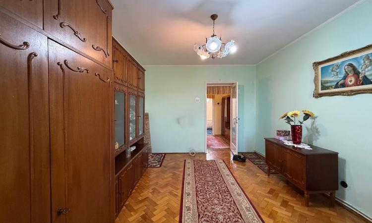 Apartament 2 camere , ultracentral , zona Bizo