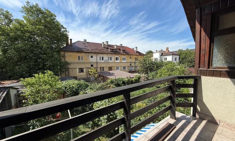Apartament 3 camere cu teren, zona PARC/Hollosi Simon