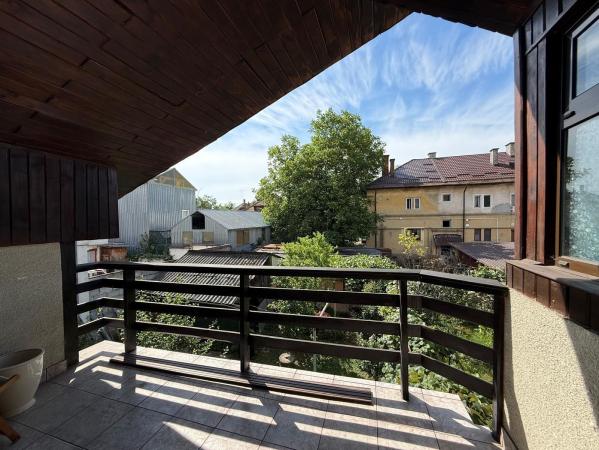 Apartament 3 camere cu teren, zona PARC/Hollosi Simon