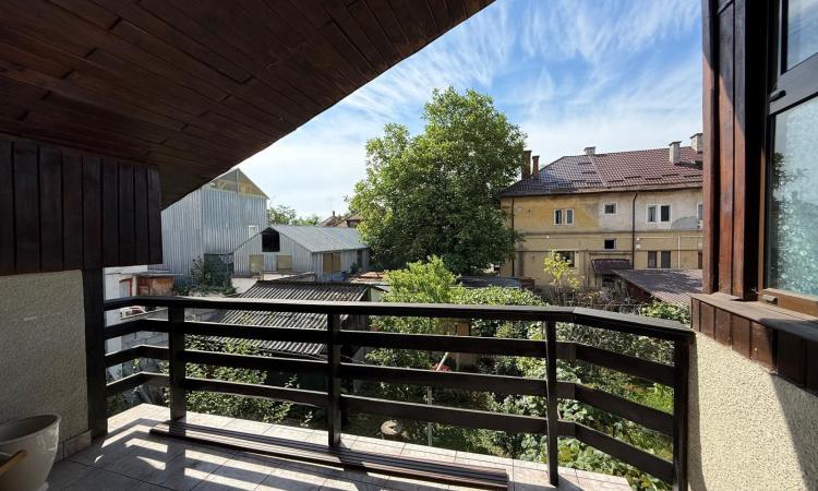 Apartament 3 camere cu teren, zona PARC/Hollosi Simon