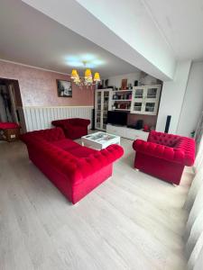 Apartament 3 camere  Etaj 1, Bulevardul București, zona Don Pio