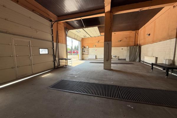 Hală industrială de vânzare sau închiriere Tăuții de Sus | 220 mp | Teren 11 ari | Acces TIR