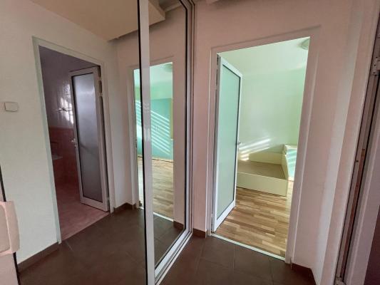 Închiriere - apartament 2 camere decomandat | Etaj 1 | zona RFN