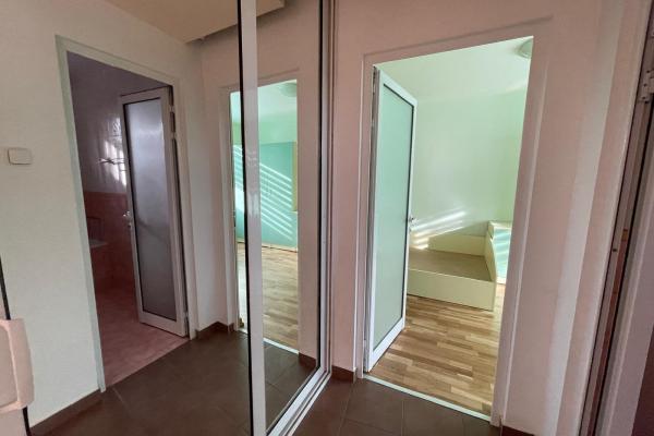 Închiriere - apartament 2 camere decomandat | Etaj 1 | zona RFN