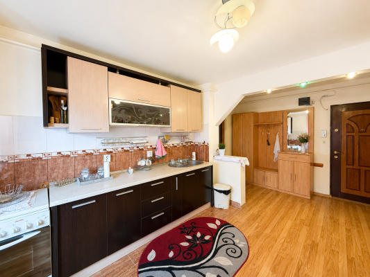 Apartament 2 camere - decomandat Moldovei zona Ambasador