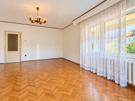 Apartament 4 camere + terasă  | Zona Prefecturii  | Parter inalt