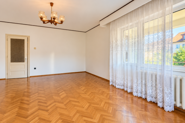Apartament 4 camere + terasă | Zona Prefecturii | Parter inalt