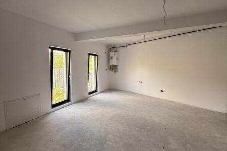 Apartament 3 camere parter cu gradina privata zona Grivitei