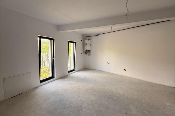 Apartament 3 camere parter cu gradina privata zona Grivitei