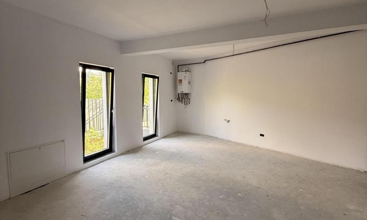 Apartament 3 camere parter cu gradina privata zona Grivitei