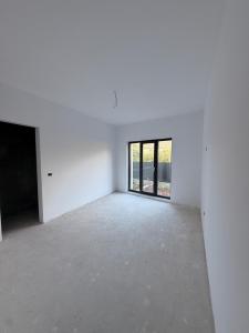 Apartament 3 camere parter cu gradina privata zona Grivitei