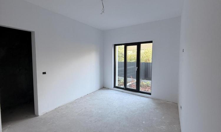 Apartament 3 camere parter cu gradina privata zona Grivitei