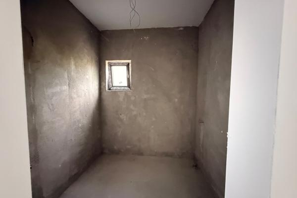 Apartament 3 camere parter cu gradina privata zona Grivitei