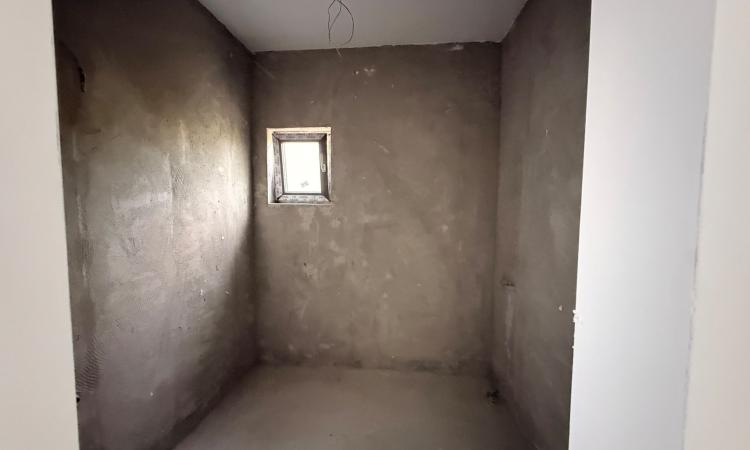 Apartament 3 camere parter cu gradina privata zona Grivitei