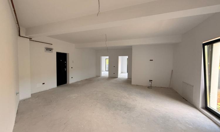 Apartament 3 camere parter cu gradina privata zona Grivitei