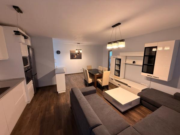Apartament decomandat, 2 camere, balcon spațios de 7 mp și parcare subterană Marasesti