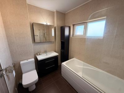Apartament decomandat, 2 camere, balcon spațios de 7 mp și parcare subterană Marasesti