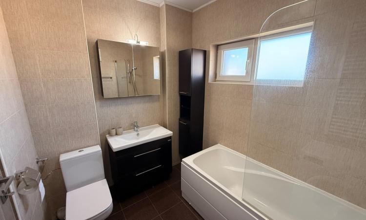 Apartament decomandat, 2 camere, balcon spațios de 7 mp și parcare subterană Marasesti