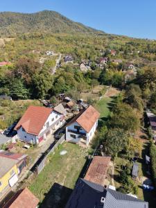VILĂ P+1 SEMIFINISATĂ | 180 MP UTILI | TEREN 1.233 MP | VALE LA LIMITA PROPRIETĂȚII