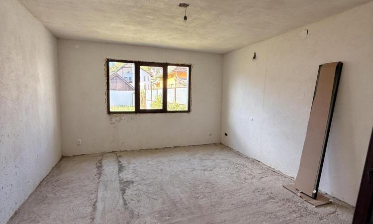 VILĂ P+1 SEMIFINISATĂ | 180 MP UTILI | TEREN 1.233 MP | VALE LA LIMITA PROPRIETĂȚII