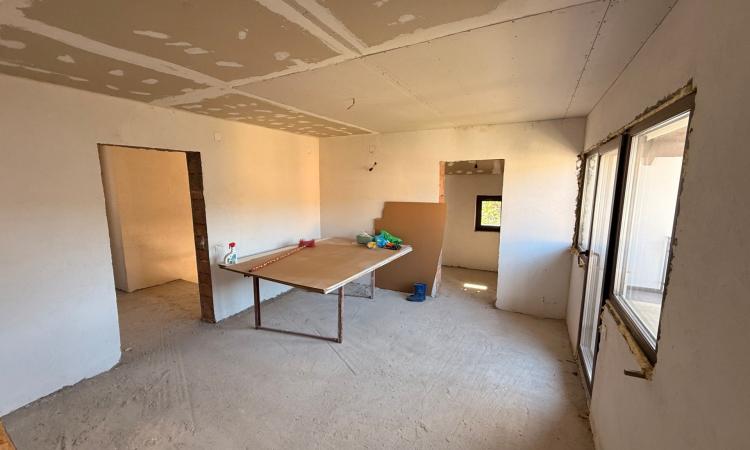 VILĂ P+1 SEMIFINISATĂ | 180 MP UTILI | TEREN 1.233 MP | VALE LA LIMITA PROPRIETĂȚII