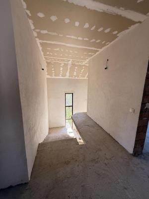 VILĂ P+1 SEMIFINISATĂ | 180 MP UTILI | TEREN 1.233 MP | VALE LA LIMITA PROPRIETĂȚII