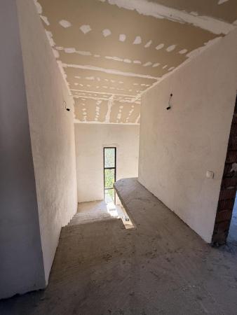 VILĂ P+1 SEMIFINISATĂ | 180 MP UTILI | TEREN 1.233 MP | VALE LA LIMITA PROPRIETĂȚII