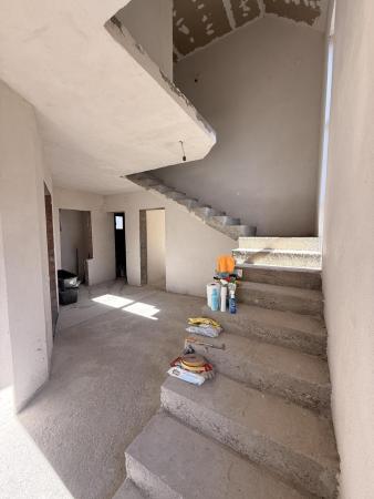 VILĂ P+1 SEMIFINISATĂ | 180 MP UTILI | TEREN 1.233 MP | VALE LA LIMITA PROPRIETĂȚII