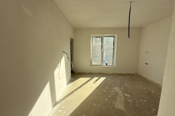 Casă cu priveliște, 3 dormitoare și teren de 530 mp