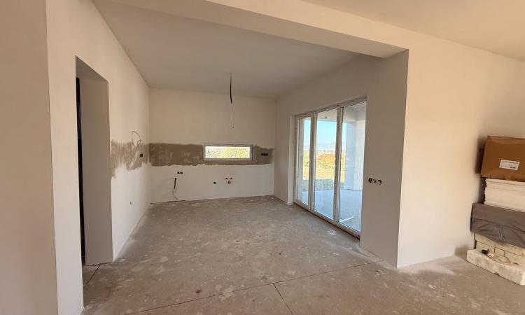Casă cu priveliște, 3 dormitoare și teren de 530 mp