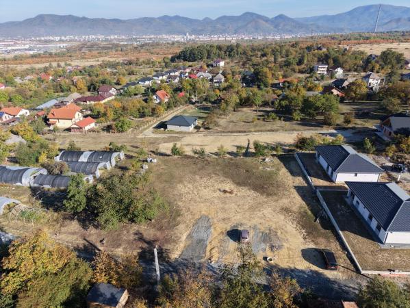 Teren intravilan de 580 mp – zonă frumoasă, priveliște deosebită și utilități la limita proprietatii