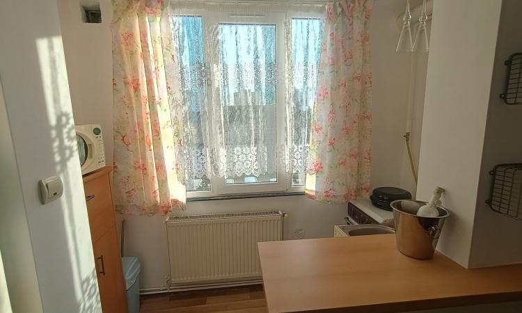 Garsonieră de vânzare – 26 mp, etaj 2, mobilată și utilată