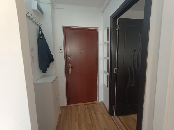 Garsonieră de vânzare – 26 mp, etaj 2, mobilată și utilată