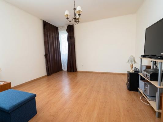 Apartament 3 camere, cu gradina, zona Lamaitei