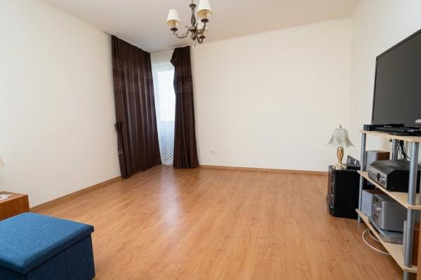 Apartament 3 camere, cu gradina, zona Lamaitei
