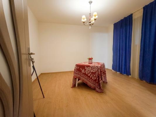 Apartament 3 camere, cu gradina, zona Lamaitei
