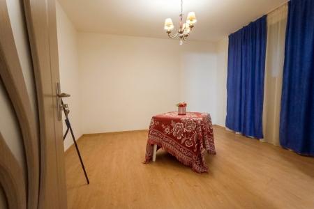 Apartament 3 camere, cu gradina, zona Lamaitei