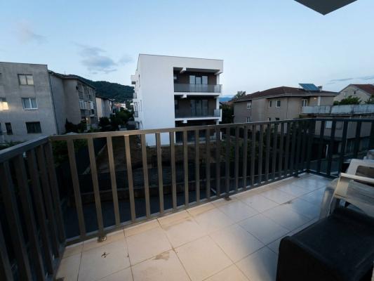 Apartament 3 camere, cu gradina, zona Lamaitei