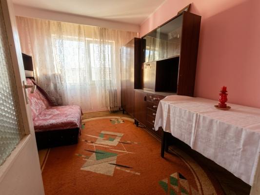 Apartament cu 3 camere zona Petru Rares