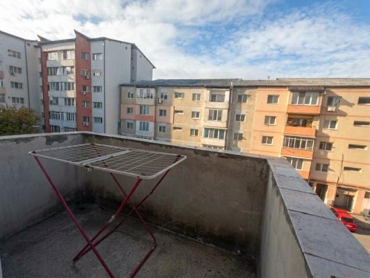 Apartament cu 3 camere zona Petru Rares