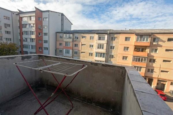 Apartament cu 3 camere zona Petru Rares