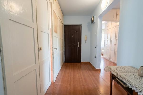 Apartament cu 3 camere zona Petru Rares