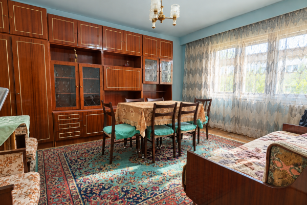Apartament cu 3 camere zona Petru Rares