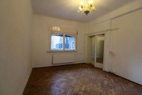 Kiseleff - Parter cu terasa in vila